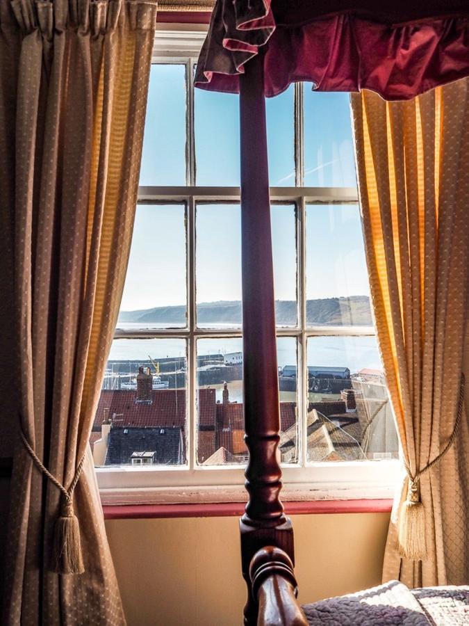 Double Room Four Poster Bed Sea View 4