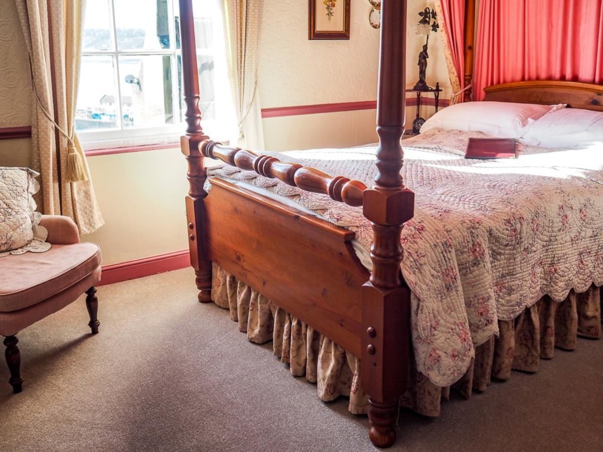 Double Room Four Poster Bed Sea View 4