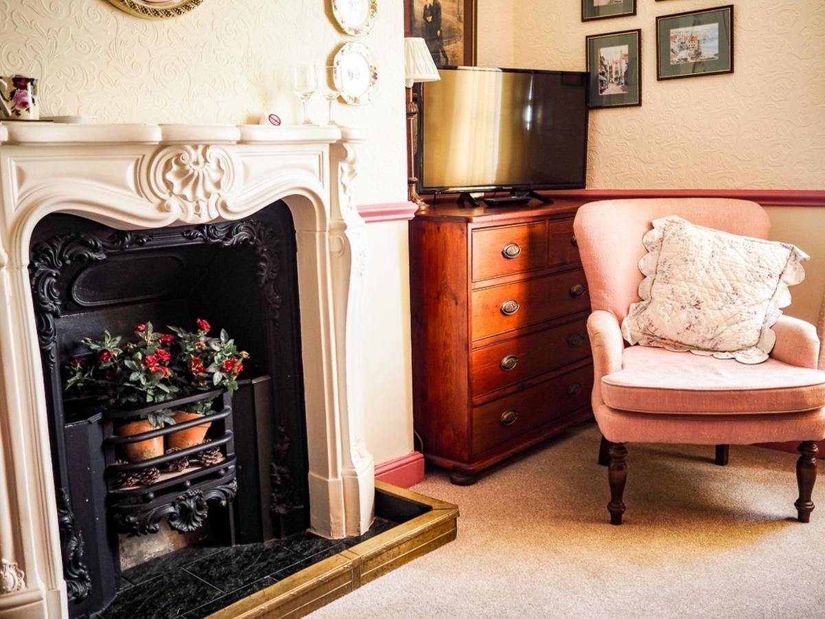Double Room Four Poster Bed Sea View 4