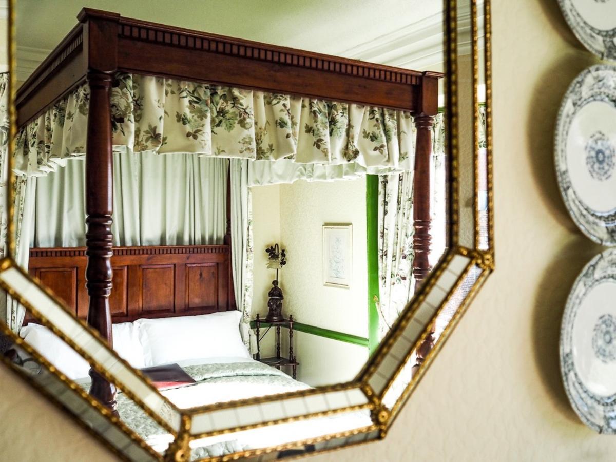 Double Room Four Poster Bed Sea View 2