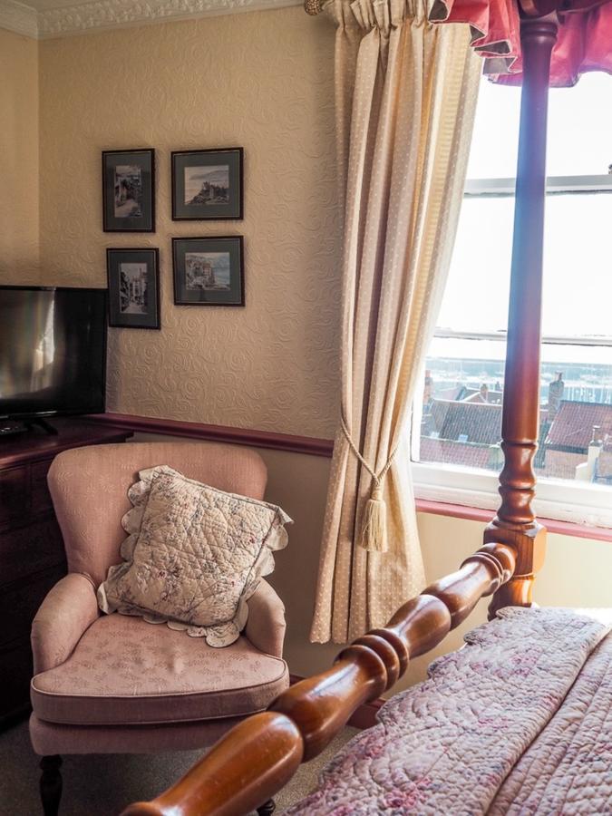 Double Room Four Poster Bed Sea View 4