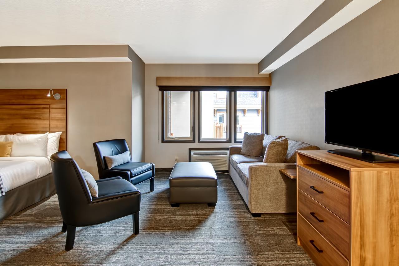Alojamiento con cama extragrande y cama plegable