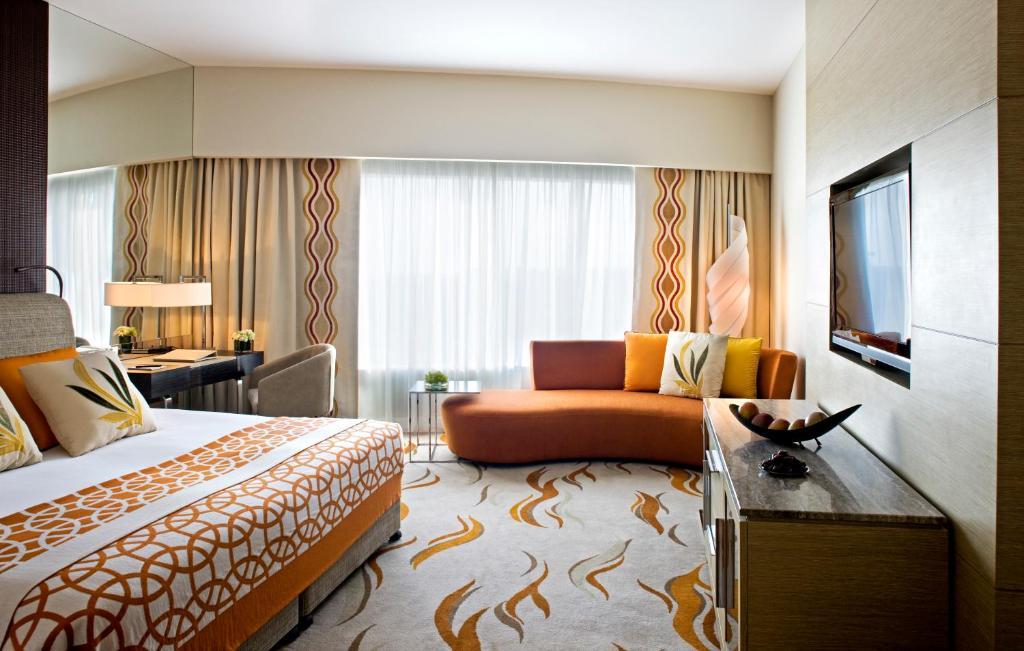Deluxe Room with One King Bed - 3pm Late Check-Out, 25% Discount on F&B and Laundry. Applicable for stays until 30/09/2026.