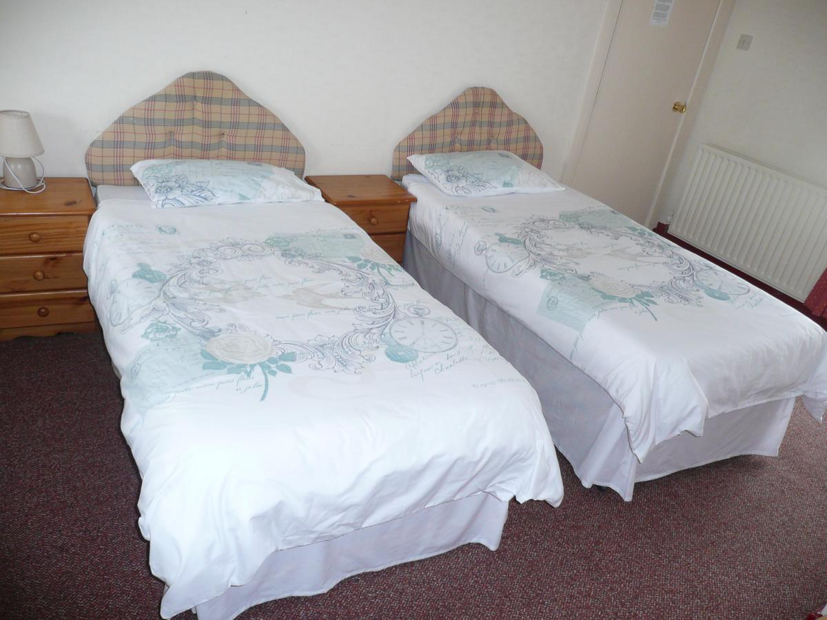 Twin Room with Shower