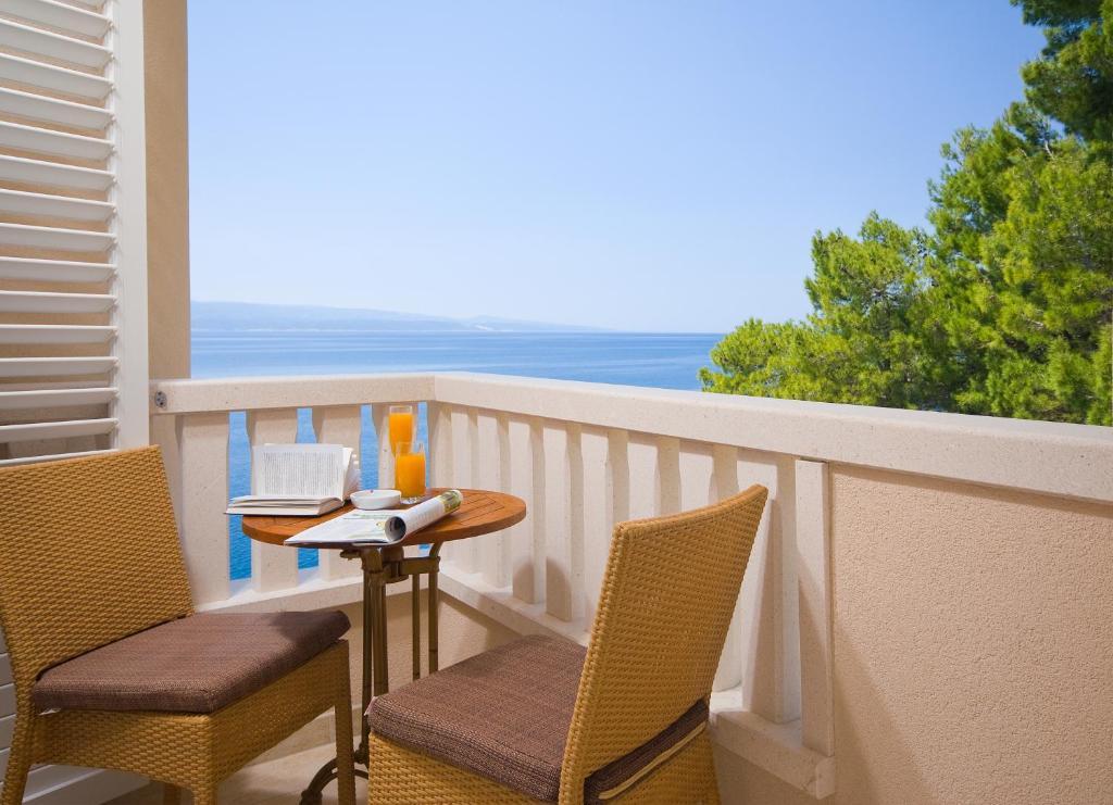 Apartamento de 1 dormitorio con balcón y vistas laterales al mar