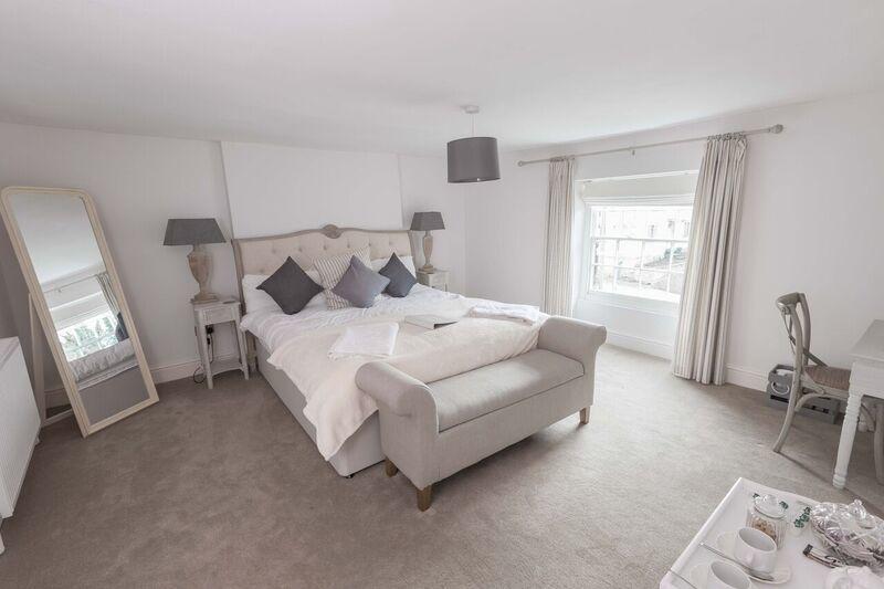 Deluxe King Suite