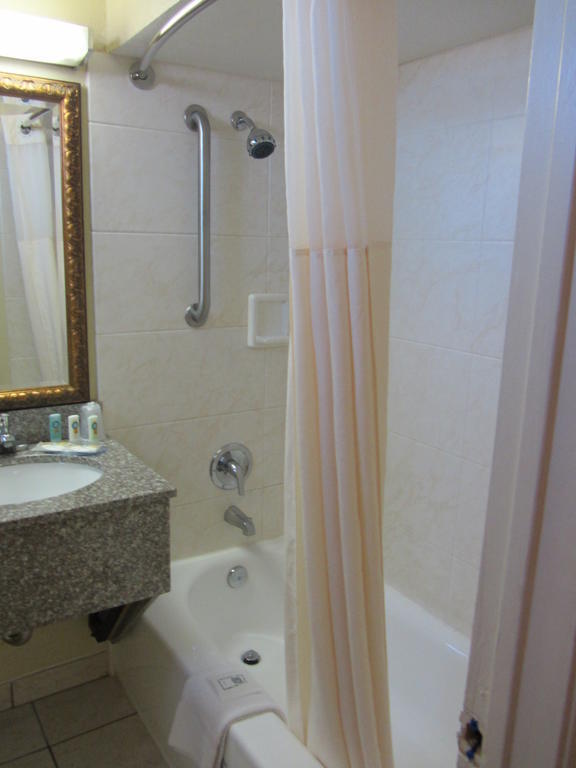 Habitación Doble Estándar - 2 camas dobles - Para fumadores