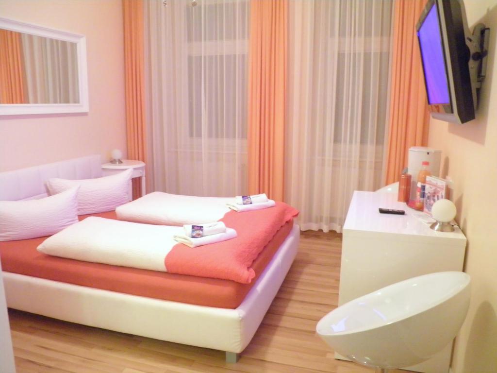 Family Room,1337251685:JPEG