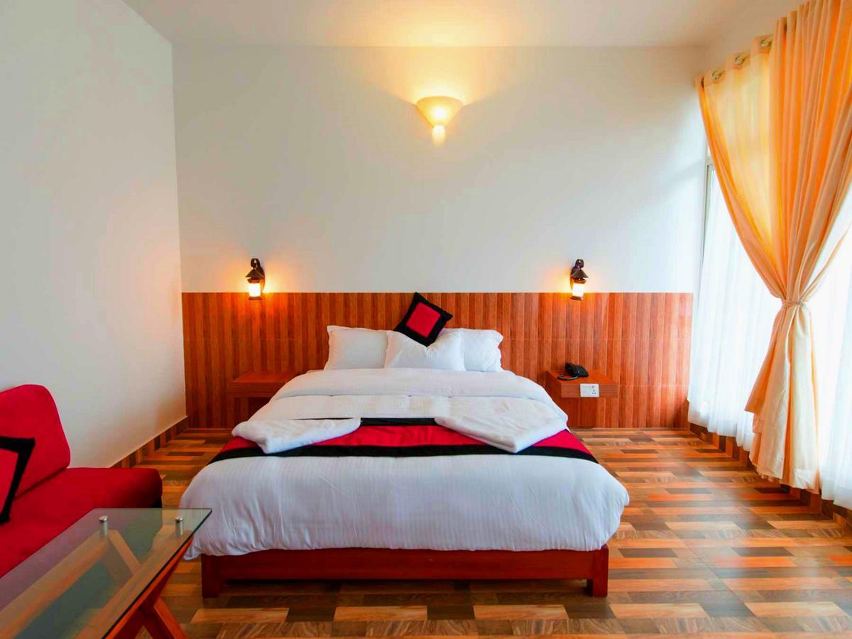 Deluxe Room Mountain or City View