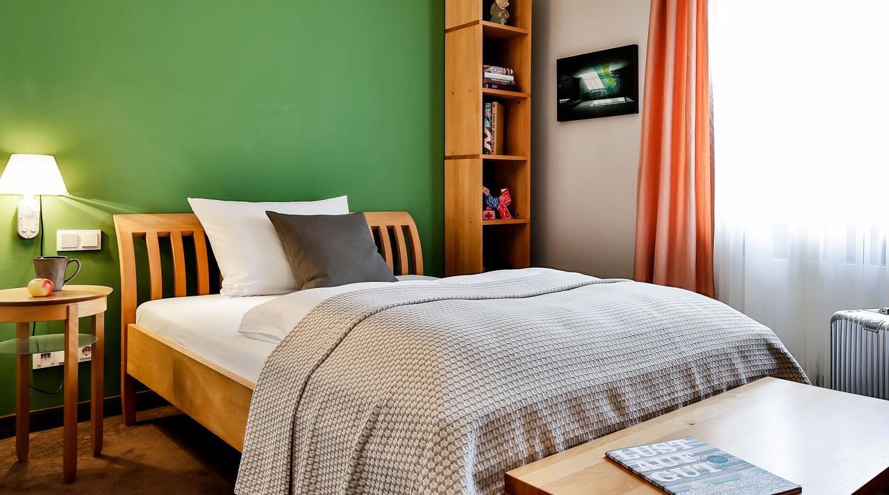 Single Room Orange