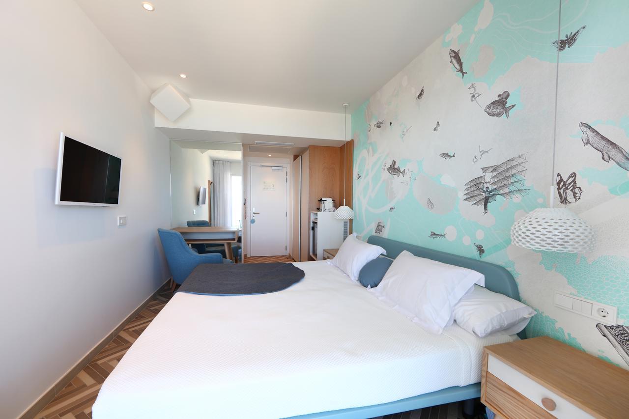 Quarto Superior com Cama de Casal ou 2 de Solteiro com Vista do Mar