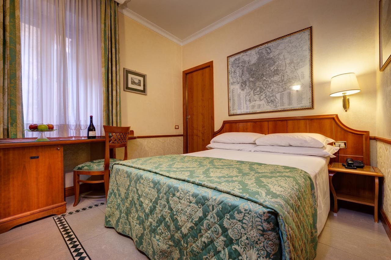 Small Double Room French bed