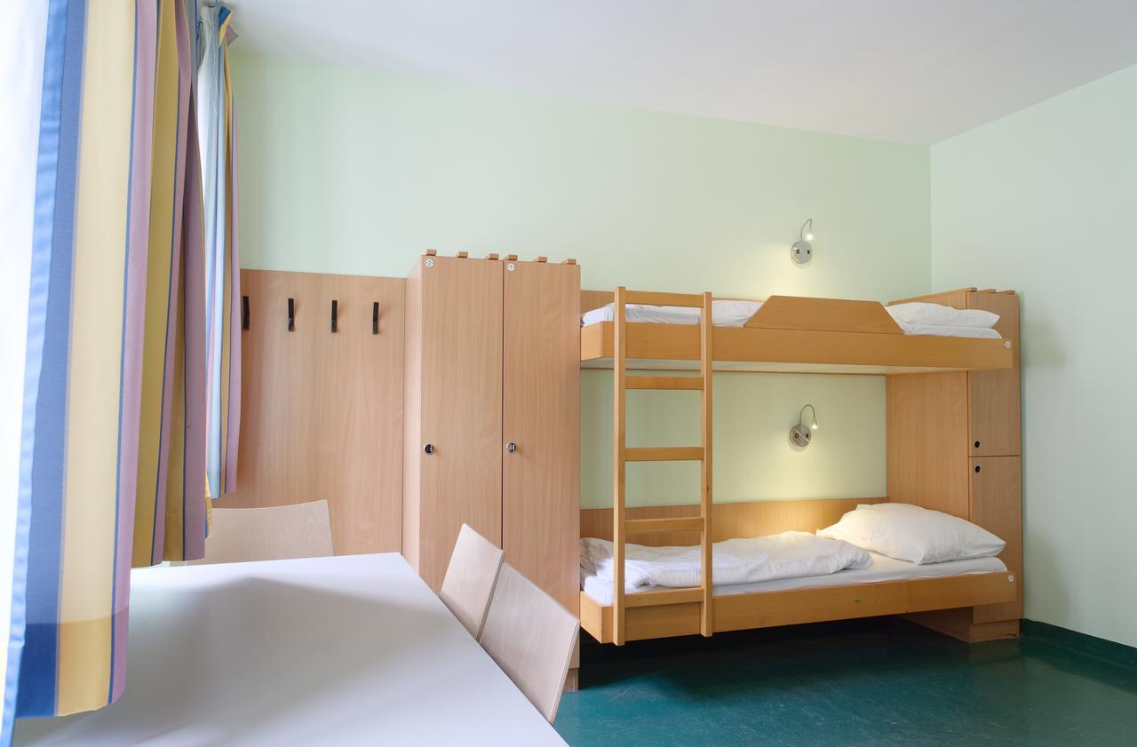 Bunk Bed 4-6 Bed Female Dormitory Room