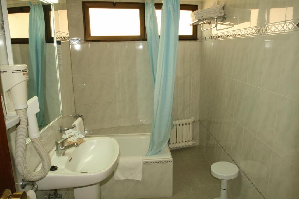 Double or Twin Room Sea View,1773677917:JPEG