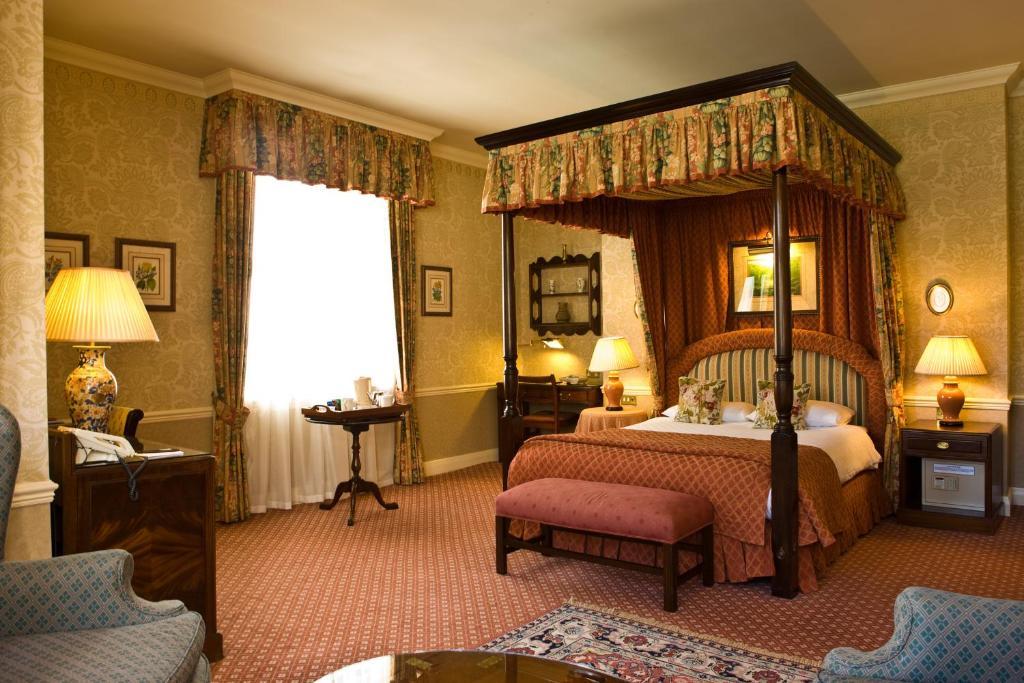 Manor Four-Poster,1020299791:JPEG