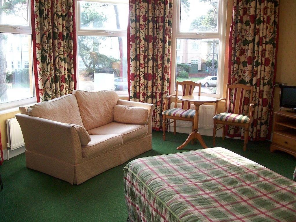 Quarto Familiar (2 Adultos + 1 Criança)