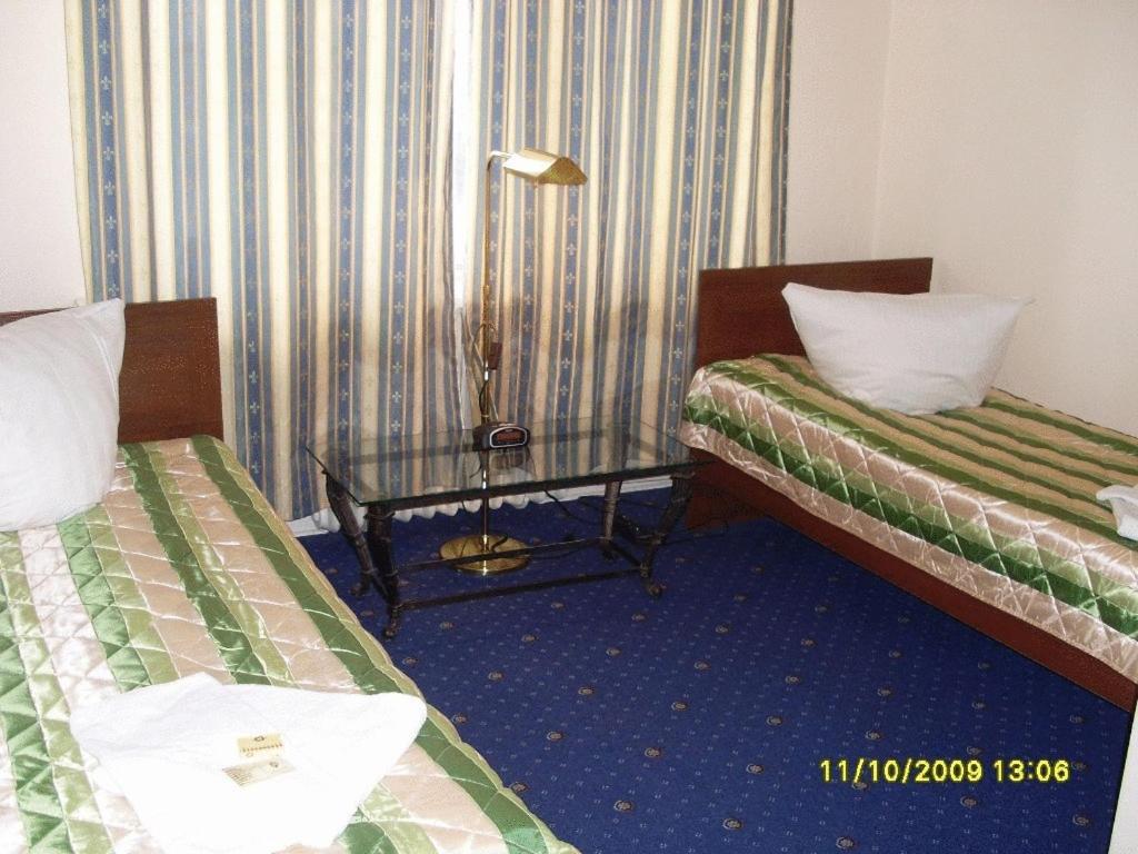 Habitación Familiar Económica (2 adultos + 1 niño)