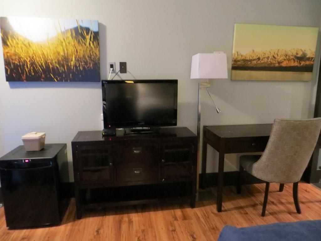 Habitación con cama extragrande.