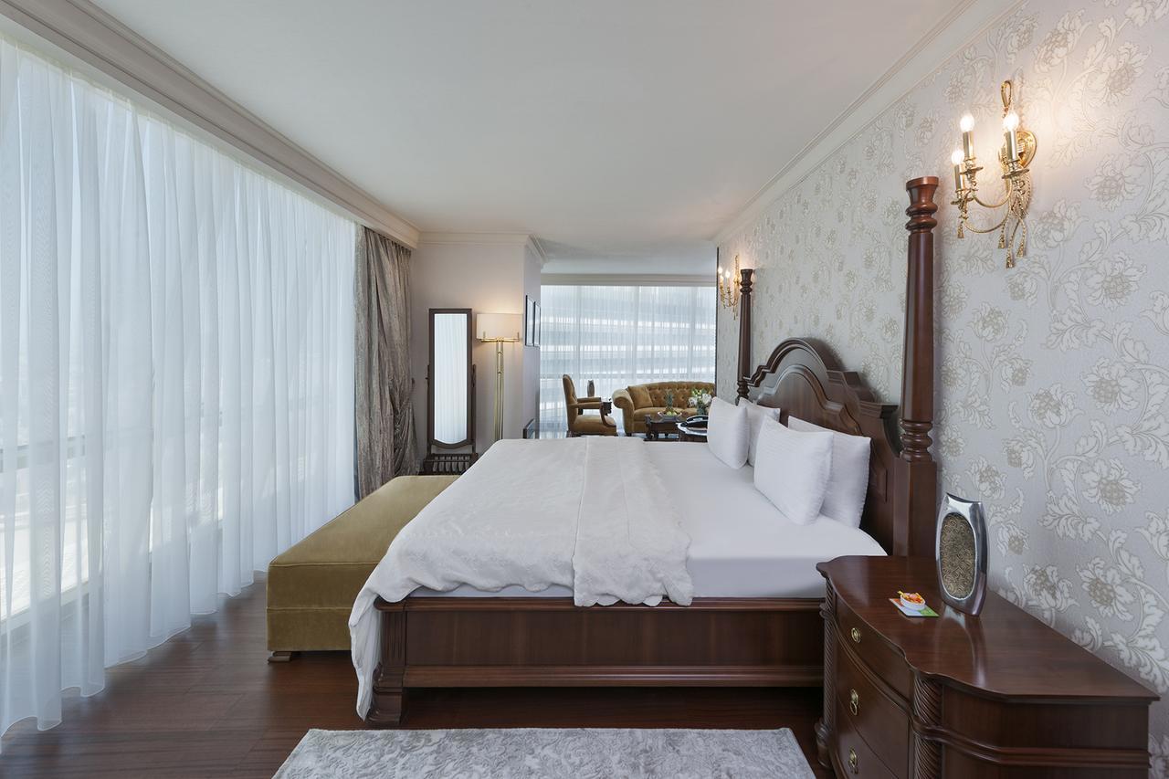 Suite with Queen Size Bed