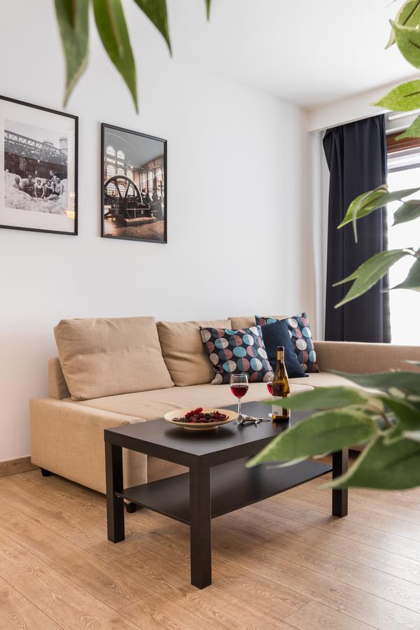Deluxe One-Bedroom Apartment