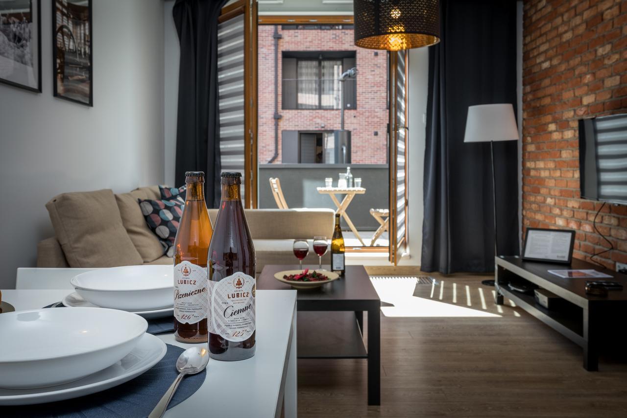 Deluxe One-Bedroom Apartment
