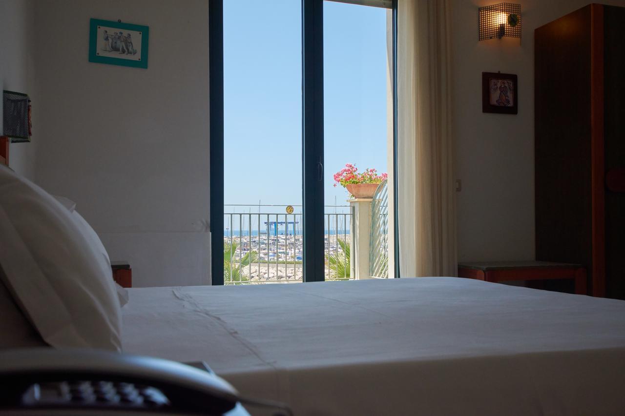 Habitación Doble Deluxe con vistas laterales al mar - 1 o 2 camas