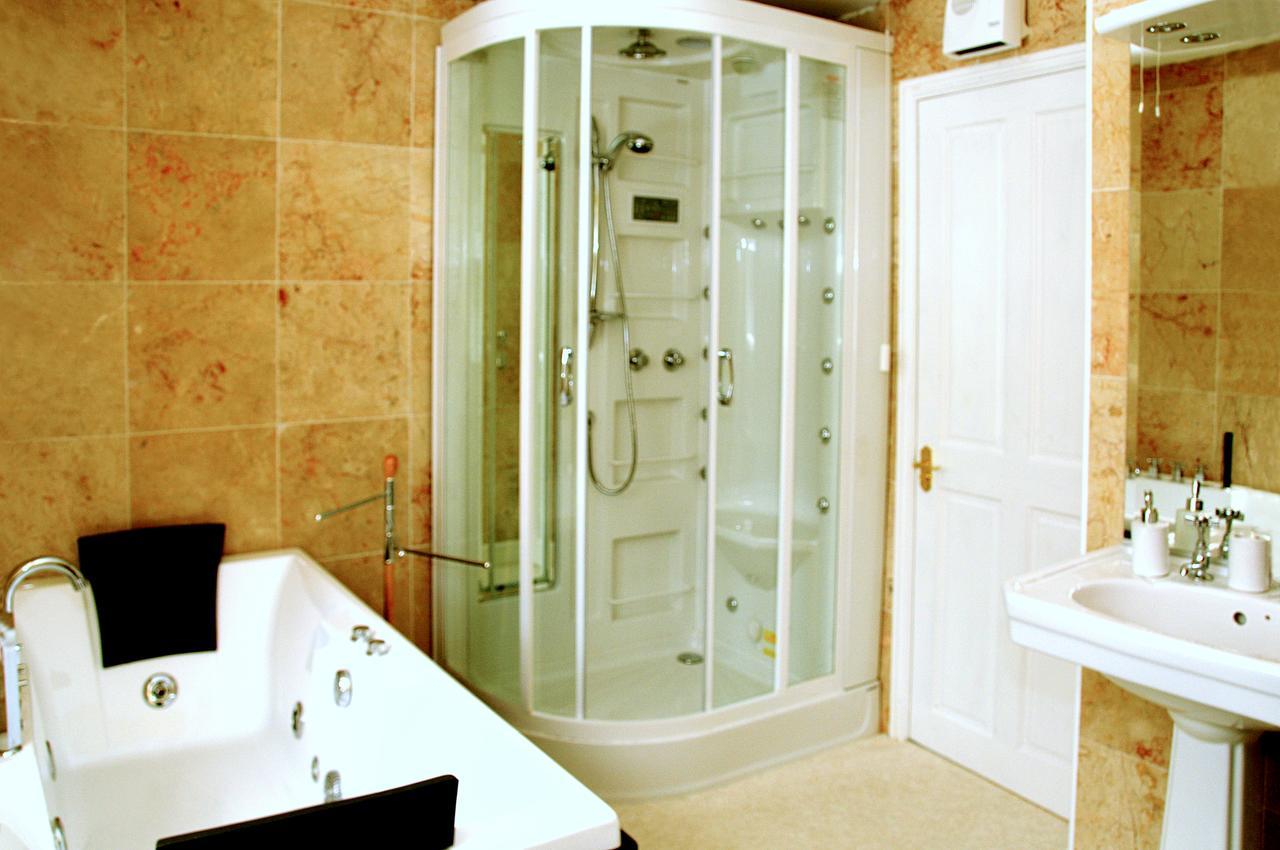 Double or Twin Room Private External Bathroom
