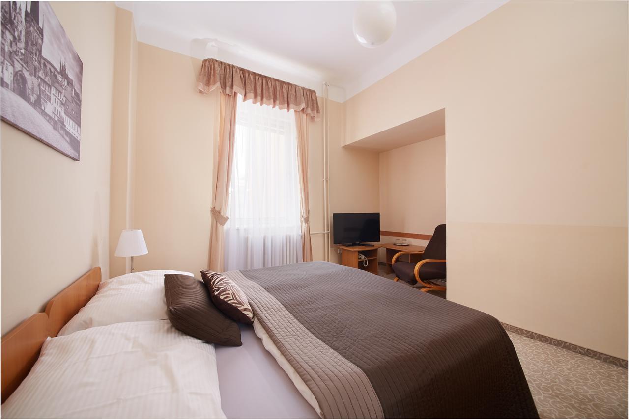 Double or Twin Room,663889002:JPEG