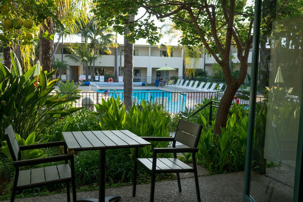 Chambre de Luxe Lit King-Size - Côté Piscine