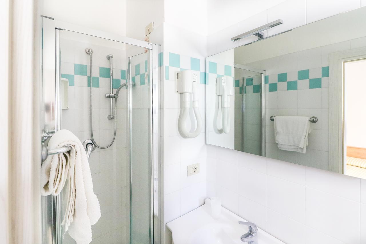 Quarto Duplo com Vista Piscina