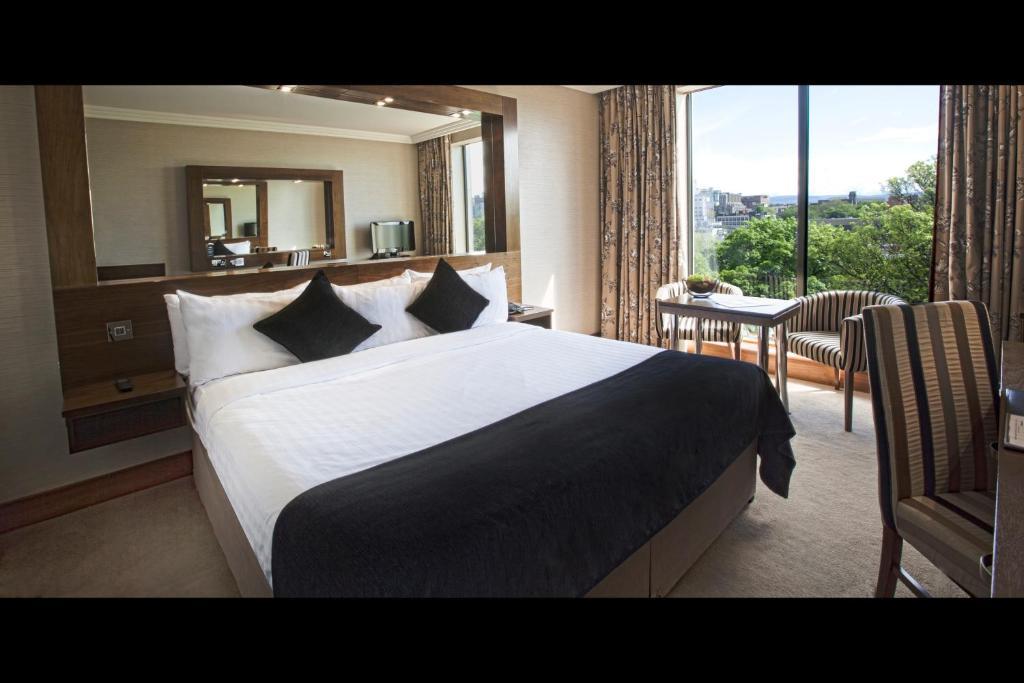 Quarto Superior com Cama King-size