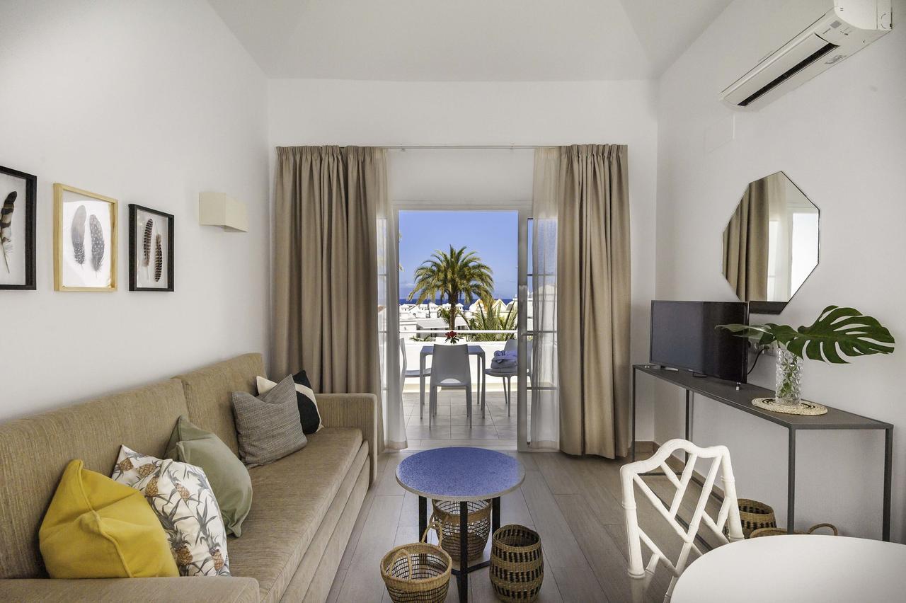 Deluxe One-Bedroom Apartment Top Floor