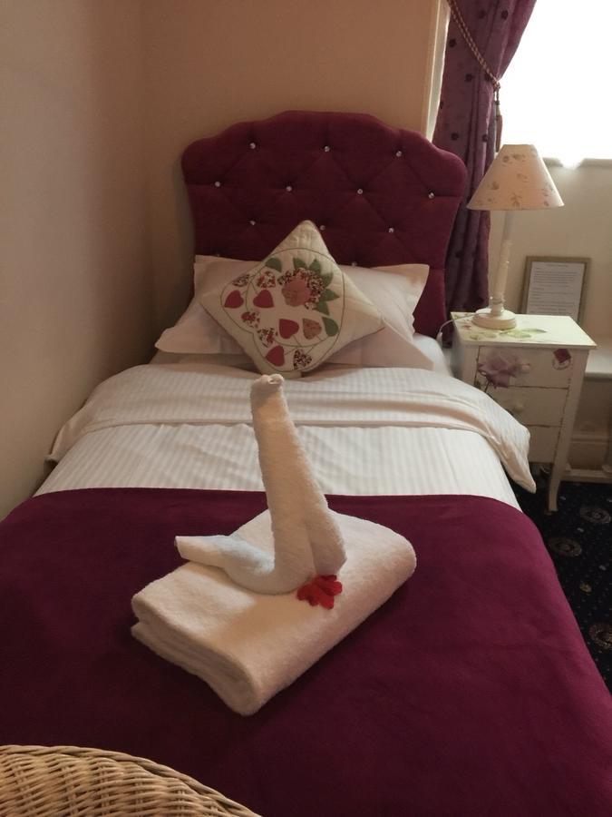 Medium Twin Room Room 5