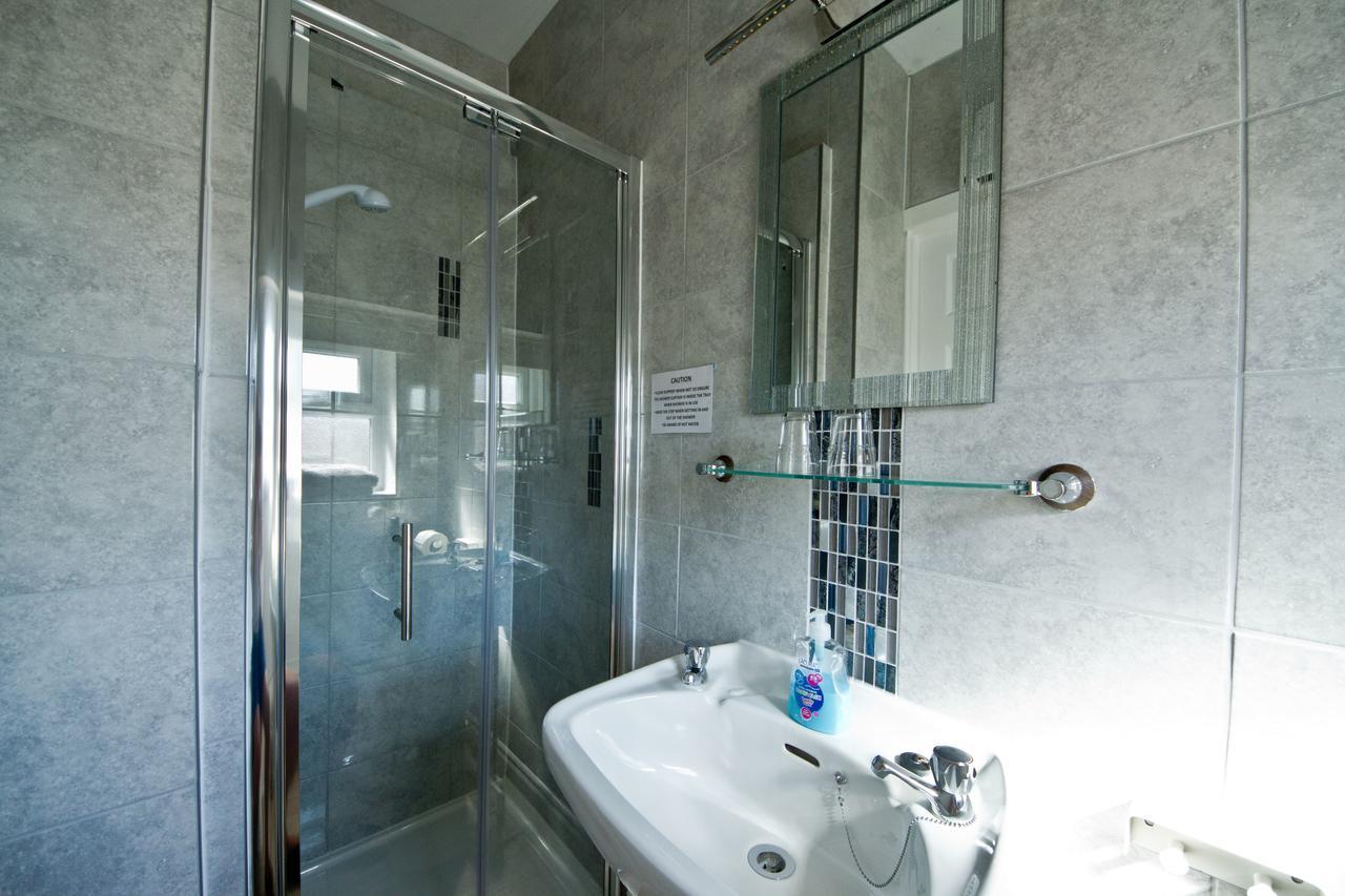 Small Double Room Ensuite