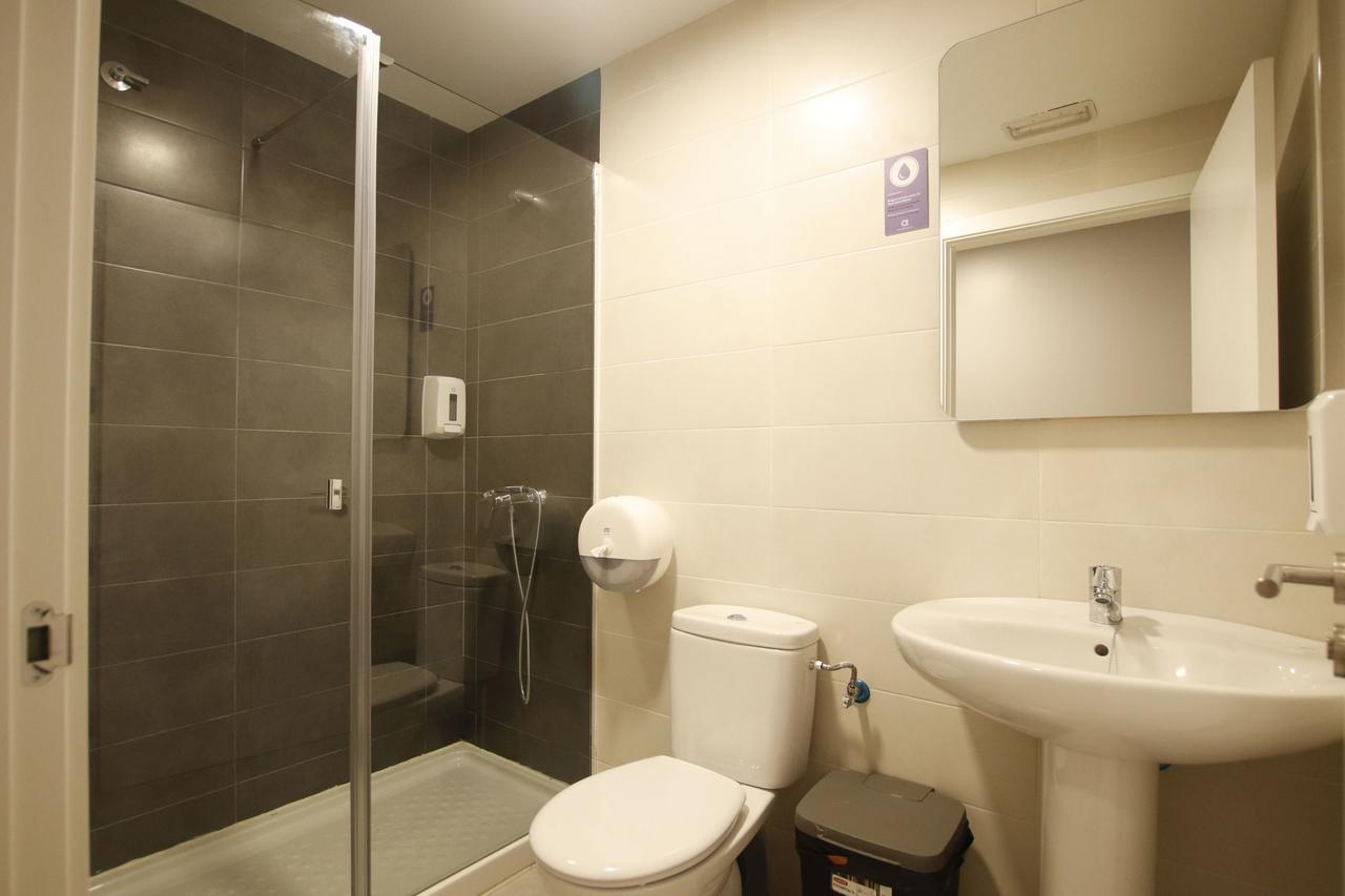Lit dans Dortoir Mixte de 10 Lits avec Salle de Bains Privative