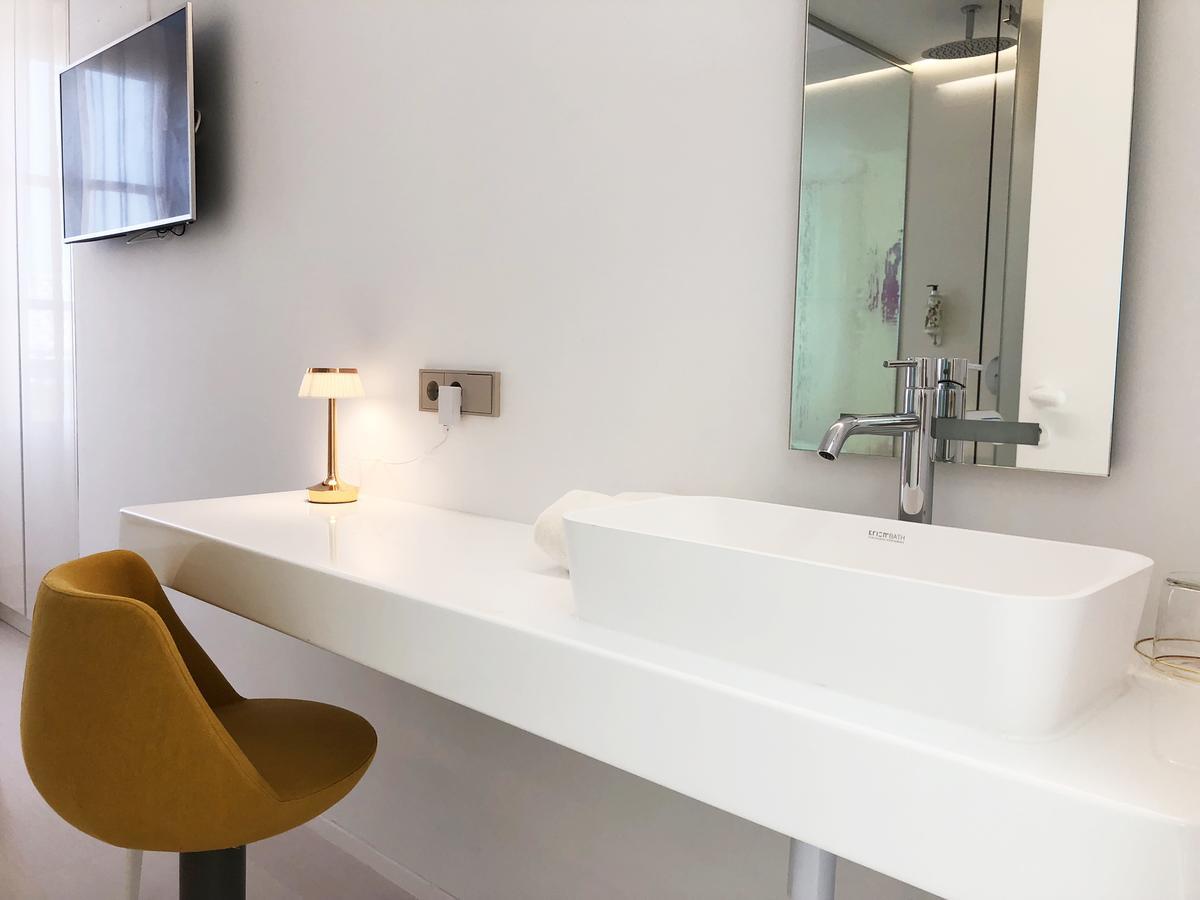 Double Room for Single Use