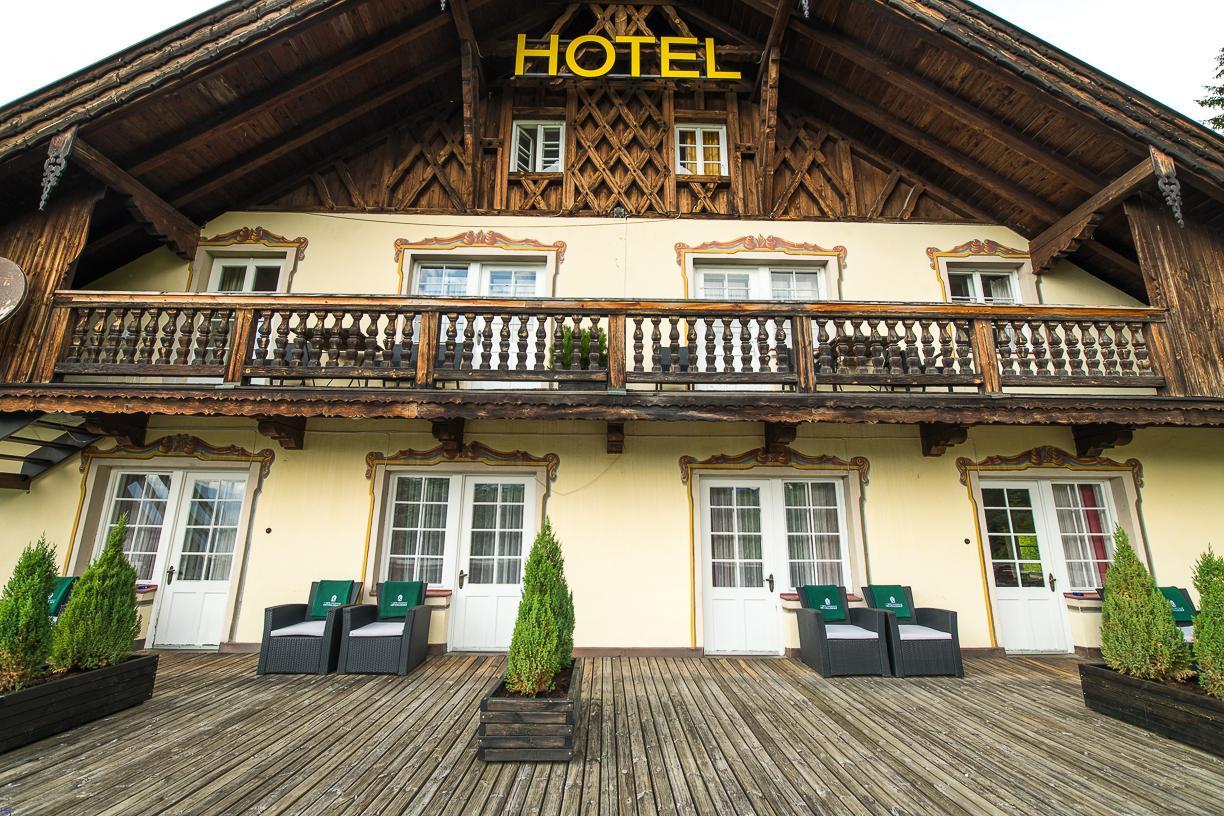 Doppelzimmer mit Balkon und Bergblick