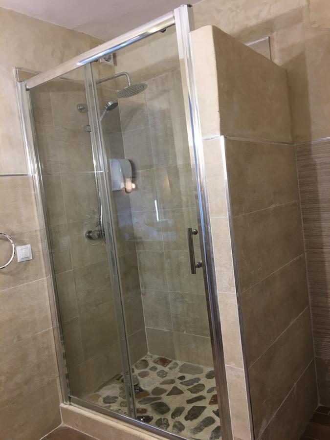 Family Room Private Bathroom