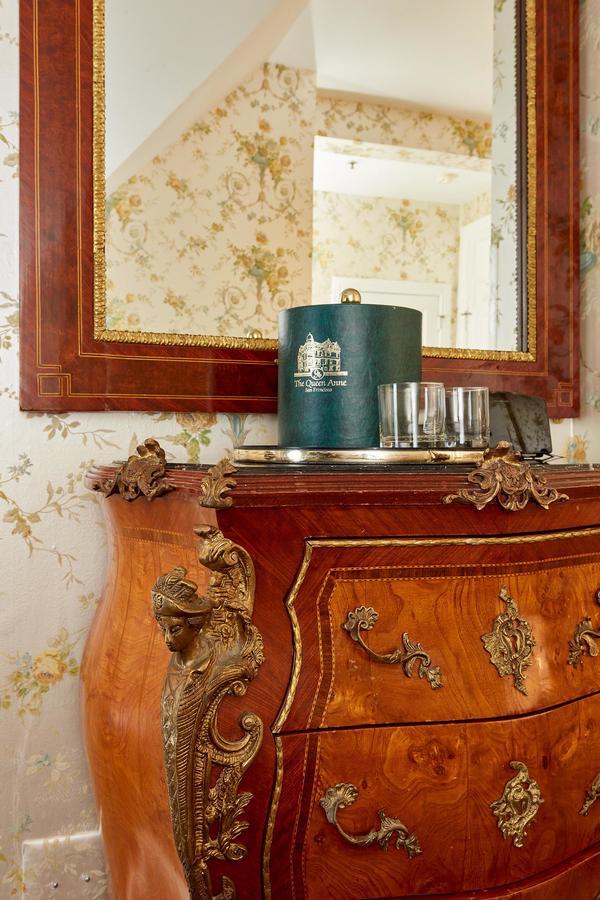 Standard Queen Room