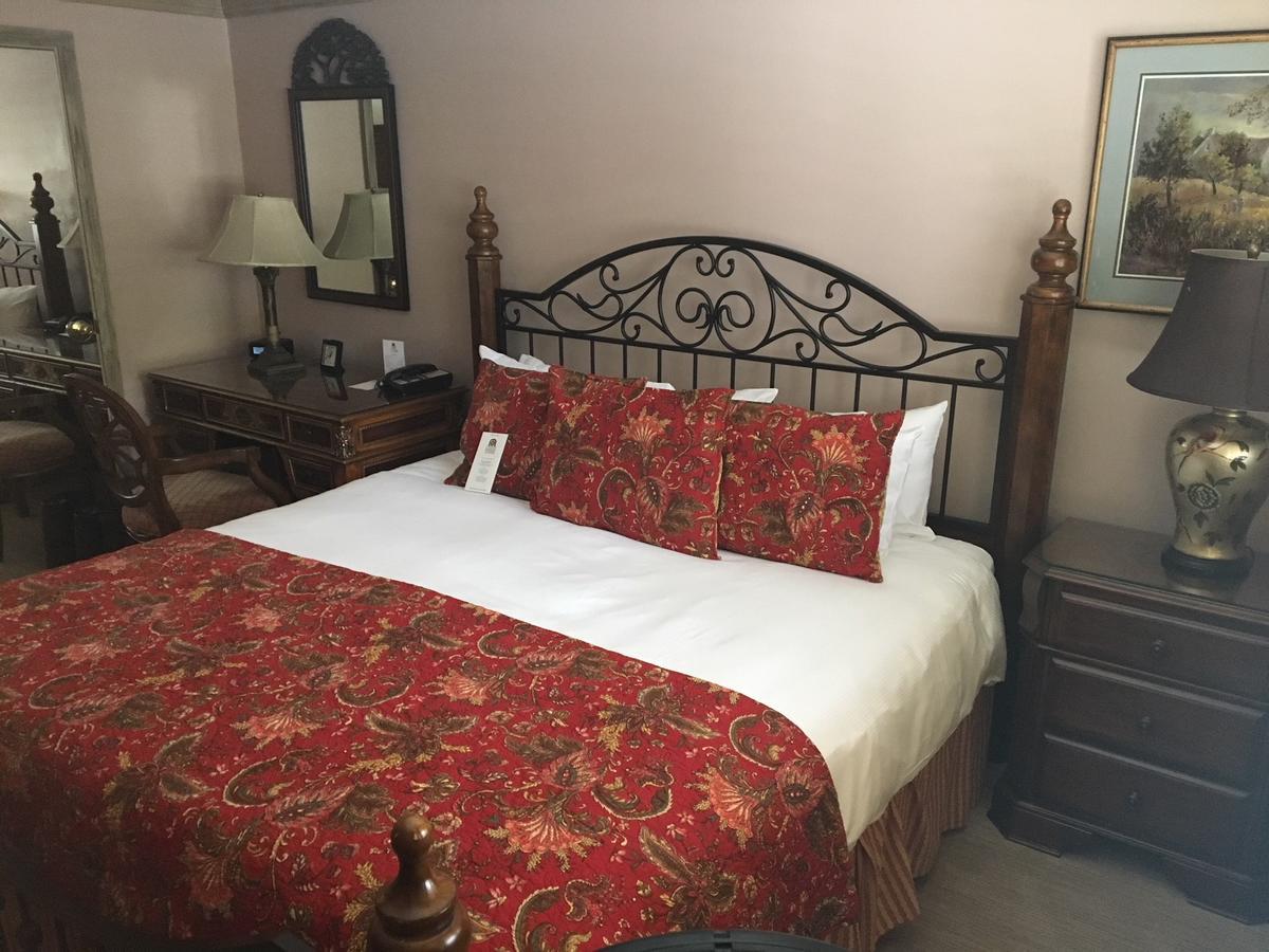 Habitación con cama extragrande.