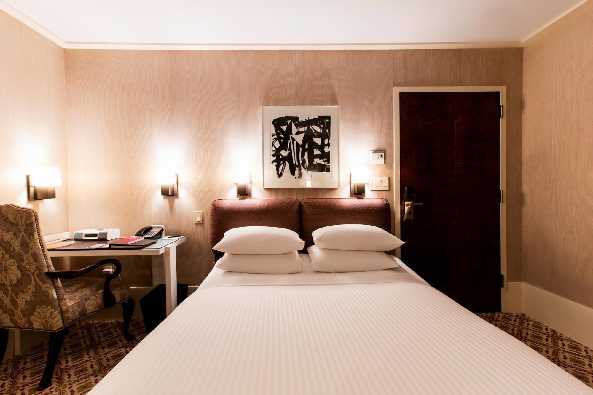 Two Connecting Queen Rooms