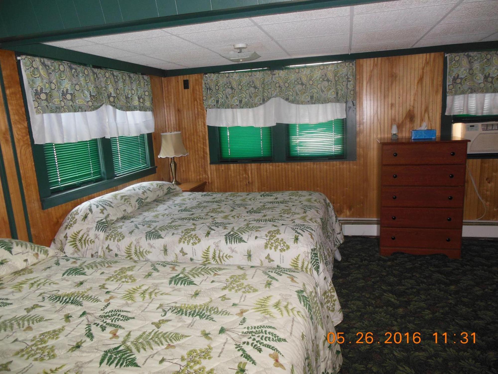 Deluxe Queen Suite