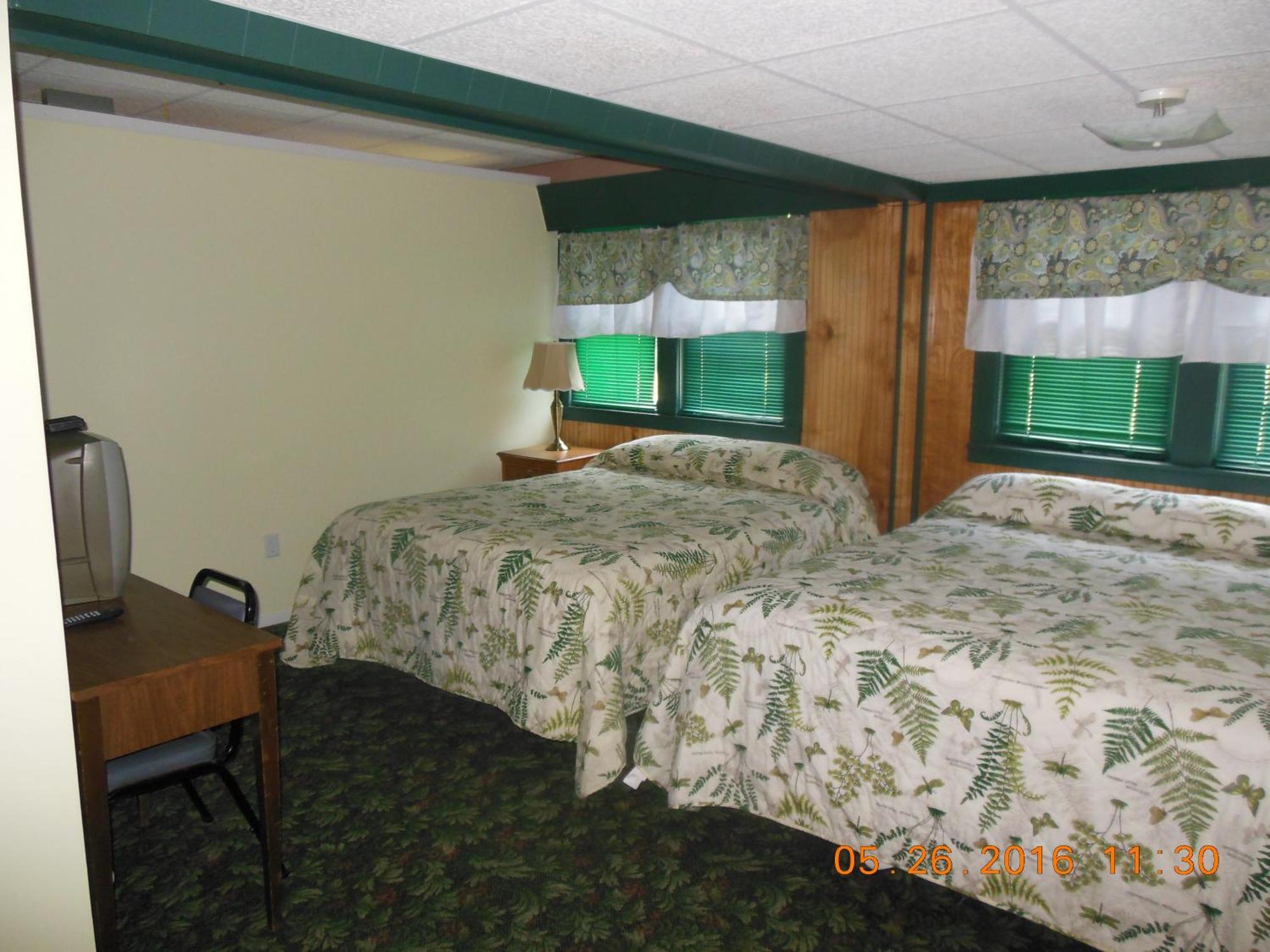 Deluxe Queen Suite