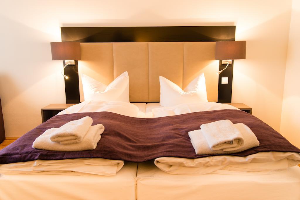 Quarto com Cama de Casal ou 2 de Solteiro