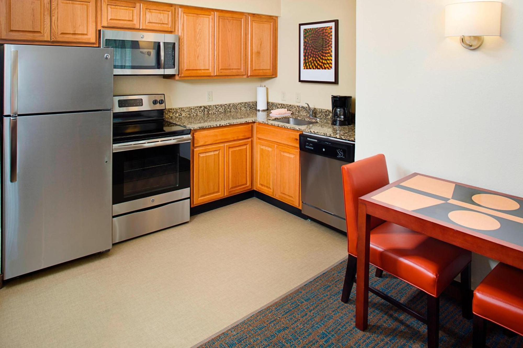 One-Bedroom Queen Suite with Sofa Bed,1197149587:JPEG