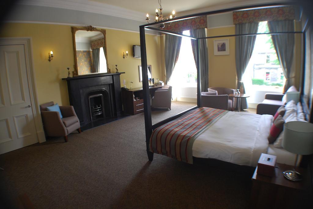 Four-Poster Suite