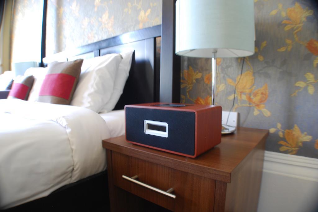 Four-Poster Suite