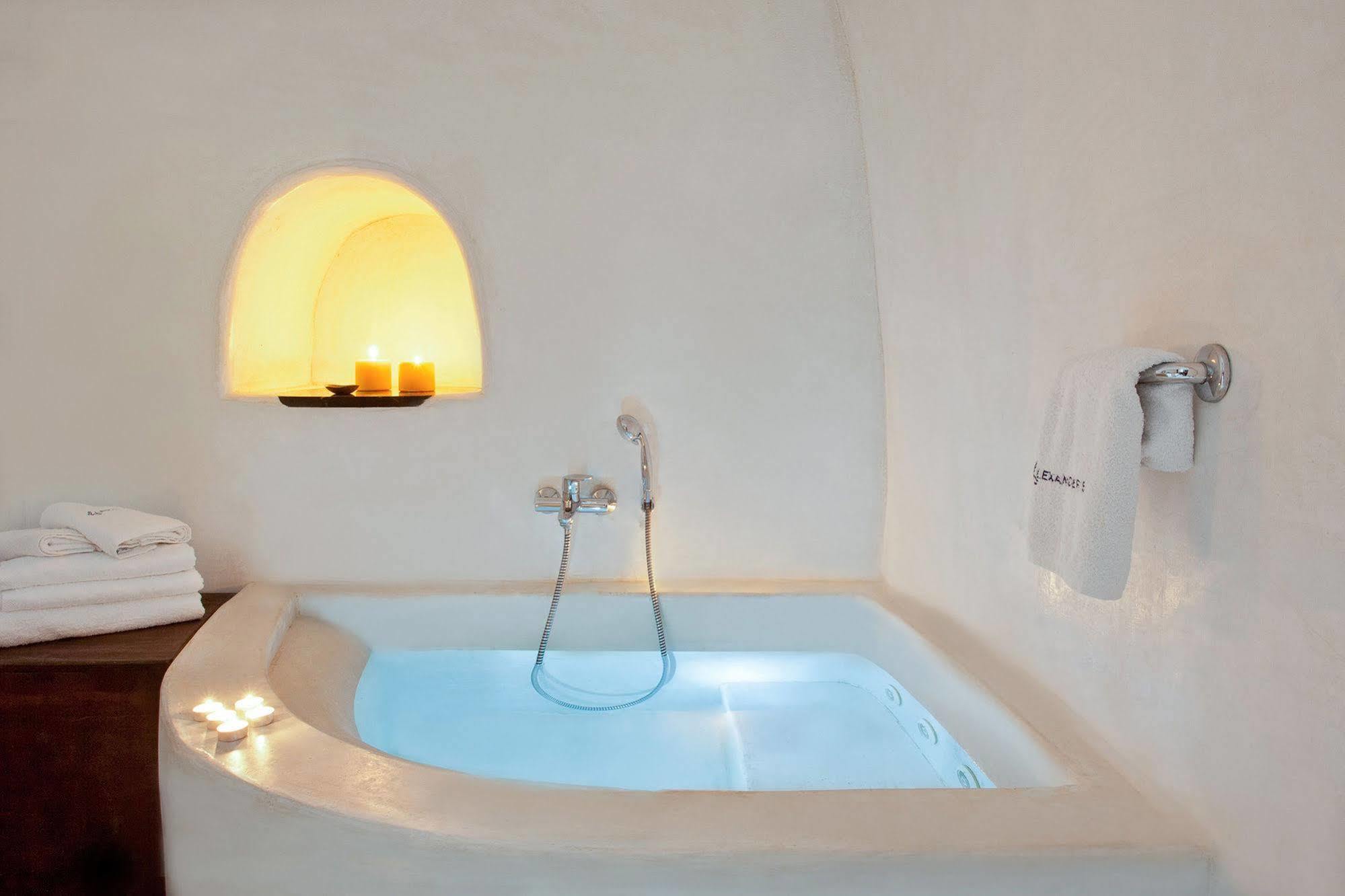 Premium Cave Suite Hot Tub & Caldera View