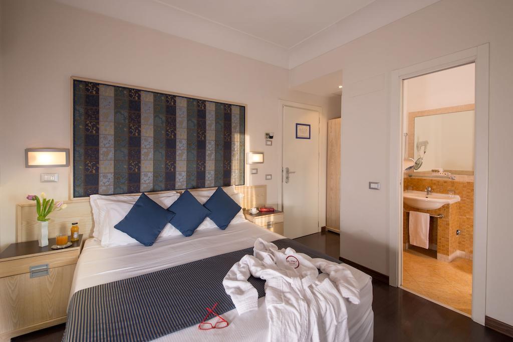 Small Double or Twin Room,682231710:JPEG