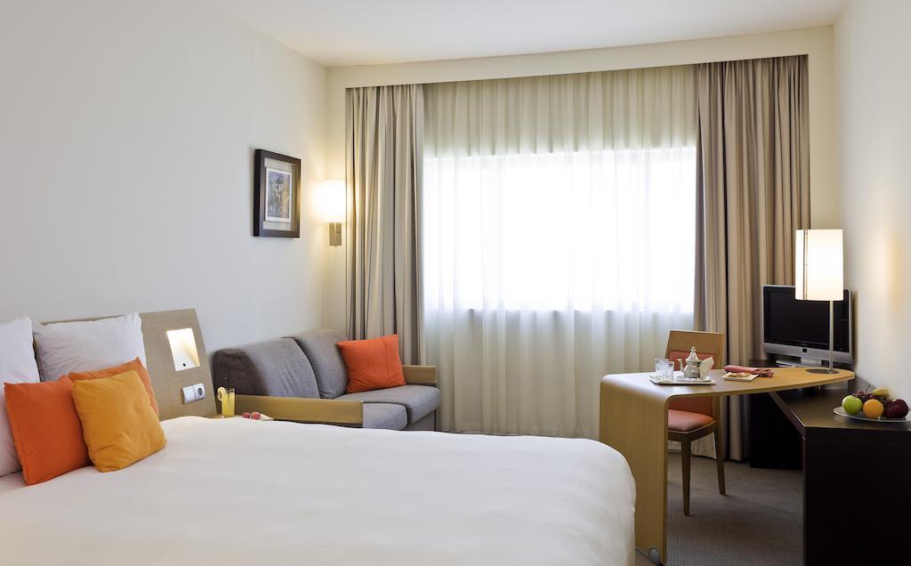 Standard Room - 1 Queen Size Bed and Sofa